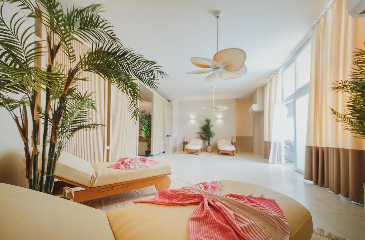 Luxury Sea View Two Bedroom Apartment In Caesar Resort & Spa, Long Beach Perivolia tou Trikomou Exterior foto